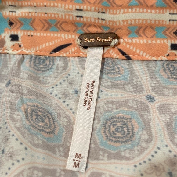 Free People  Tunic Size M Boho Oversized Long Sleeves Peach Colors - Picture 7 of 11